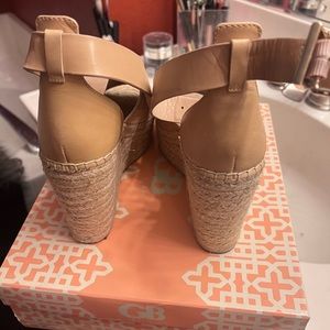 Gianni bini tan wedges 7.5